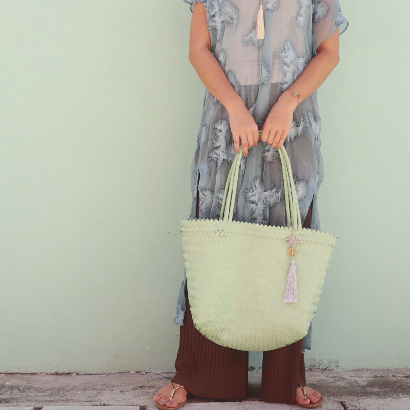 グッドラックノットタッセル ホワイトシルバー&コイン