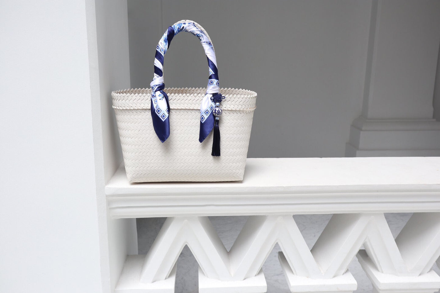 グッドラックノットタッセル ネイビー&ポーセリン